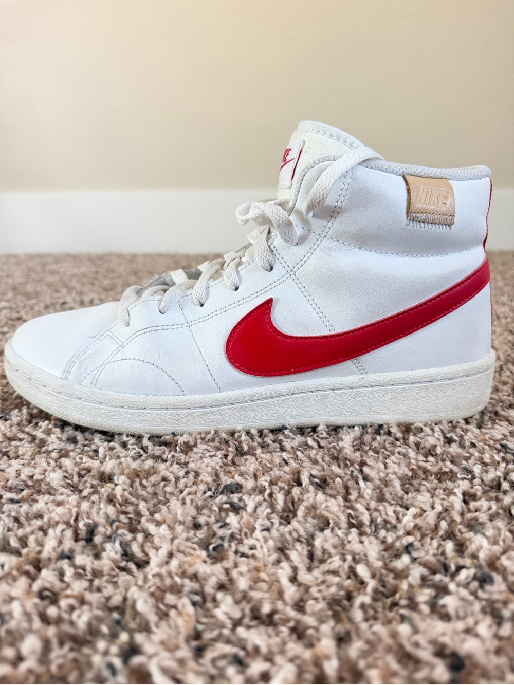 Nike Men’s Court Royale 2 Mid Top White University Red Shoes, size 8